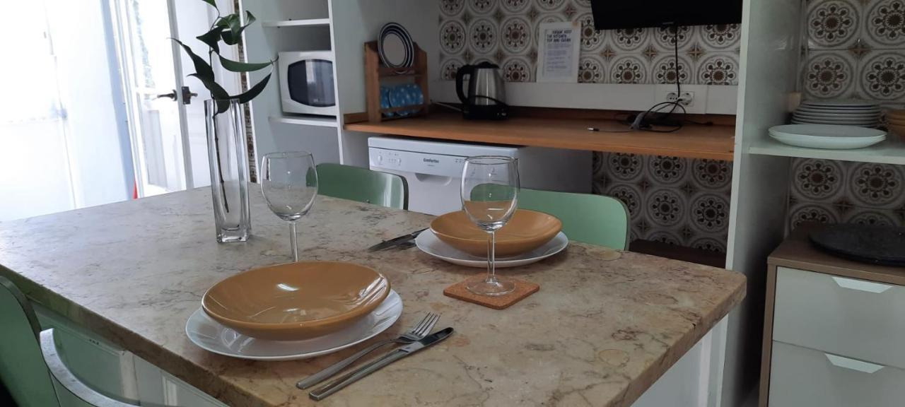 Sunny Terrace Apt, Close To Downtown! 2 Bedroom Flat Lisabona Exterior foto